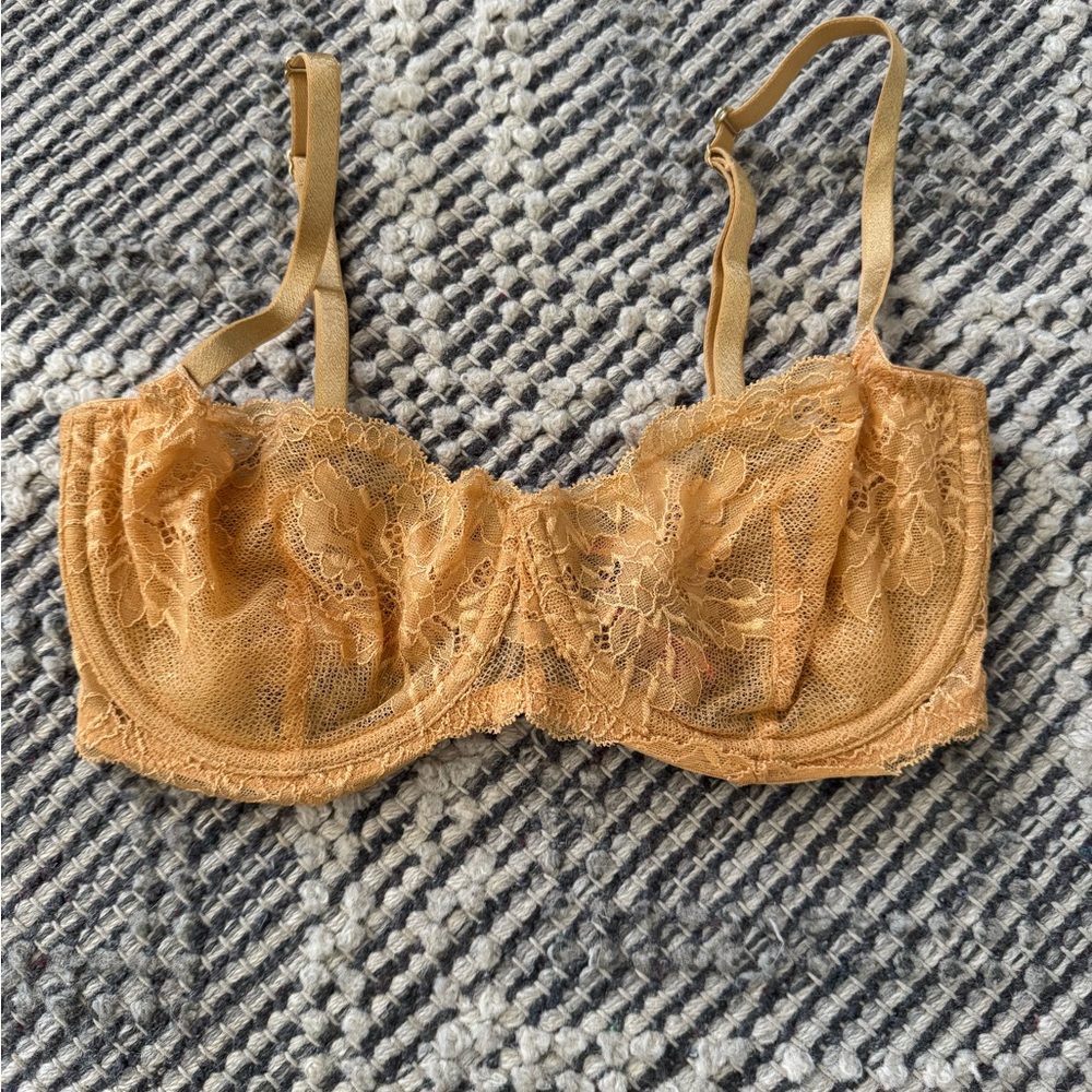 Lace Underwire Bra in gold
